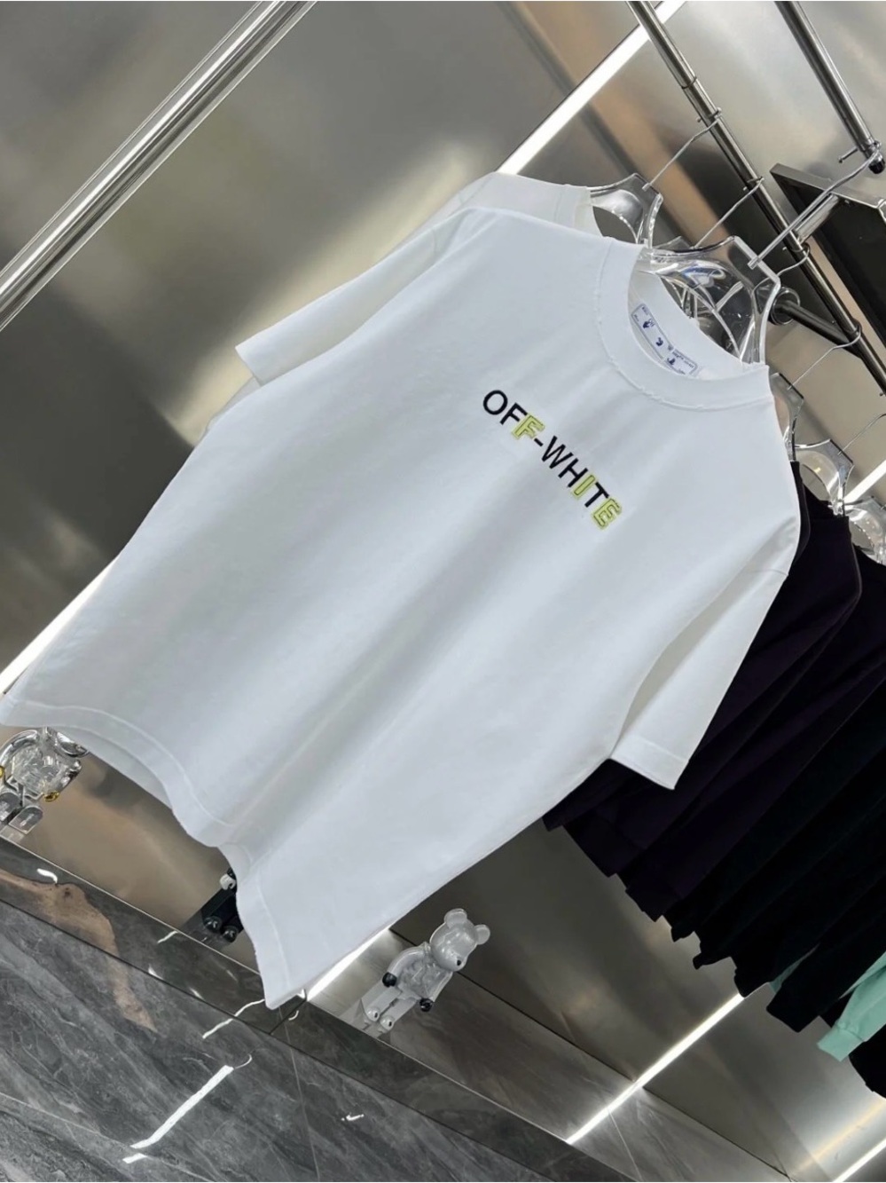 Off-White - Picture 4 of 4
